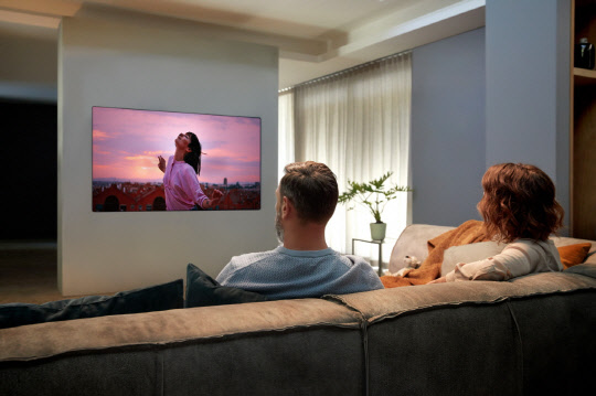 TV 시장 회복에 치솟는 LCD값… OLED 전환 빨라진다